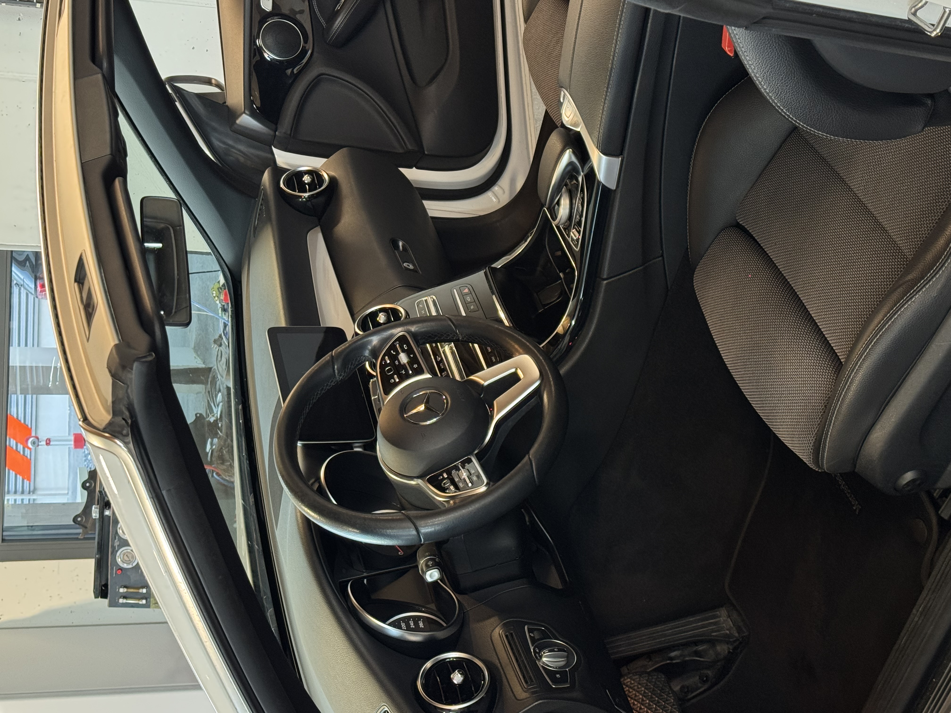 Mercedes Cockpit nach Detailing