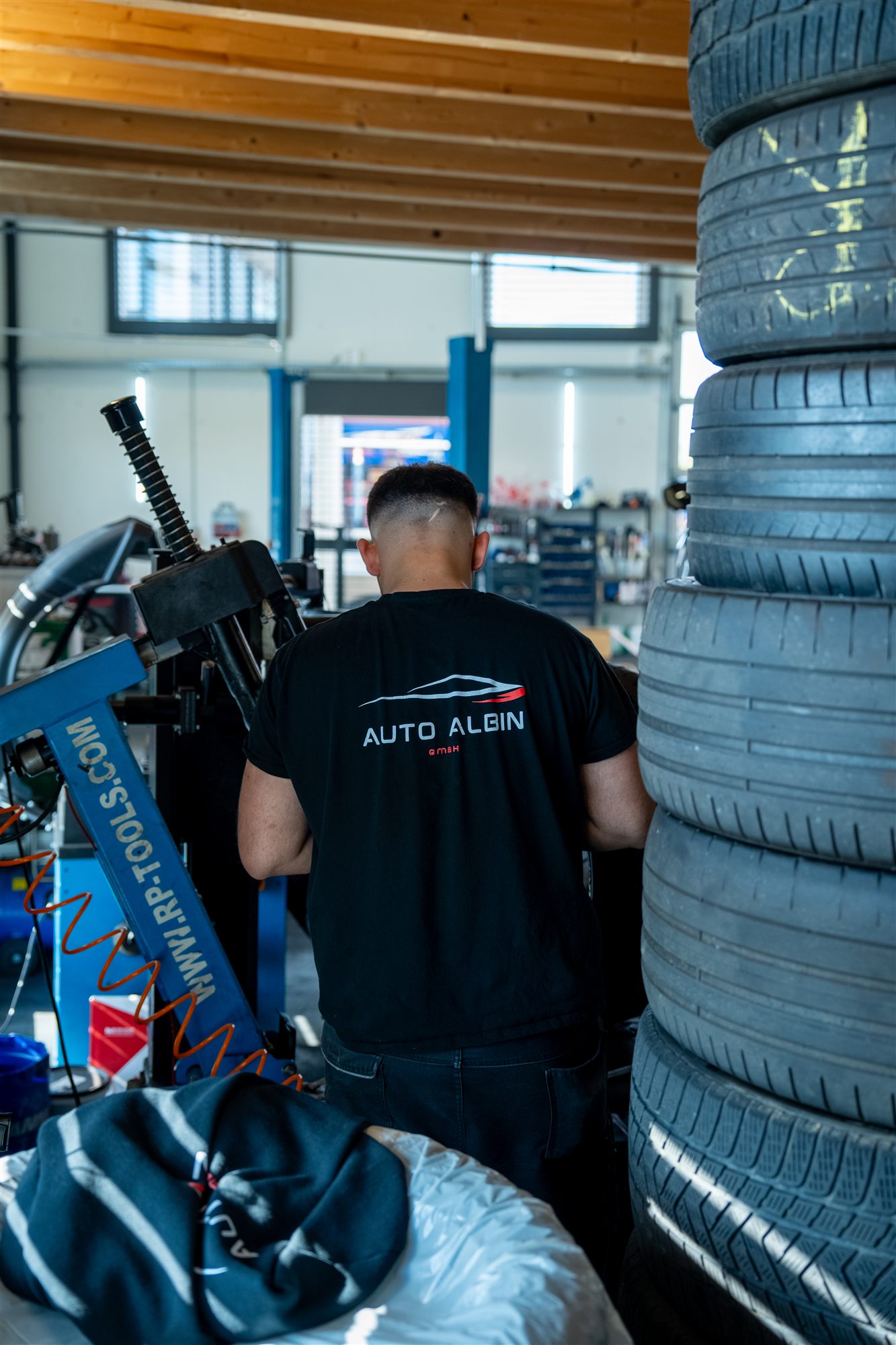 Mechaniker bei der Arbeit